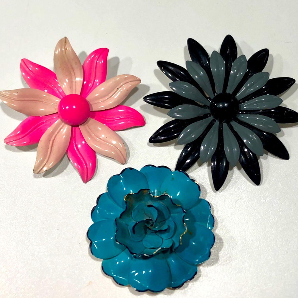 Vintage Spring Flower pins!